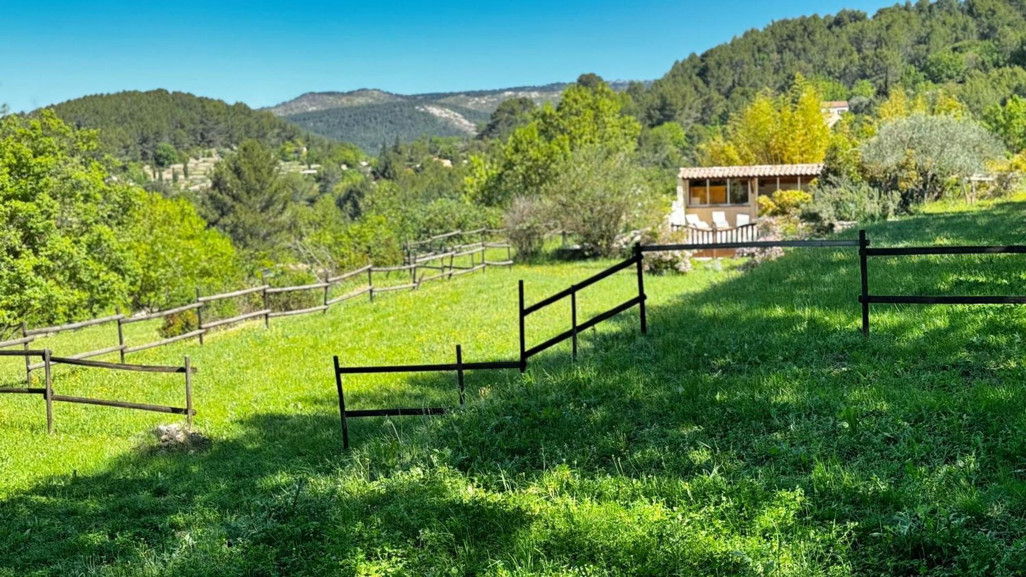 Gite Classe 3* Dans Magnifique Bastide Provencale Auriol Extérieur photo